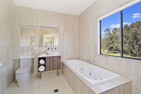Ana Mandara Luxury Bed & Breakfast - Accommodation Burleigh 2