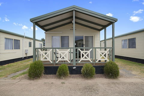 Benalla Tourist Park - Accommodation Burleigh 4