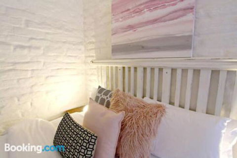 Corinella - Accommodation Burleigh 4