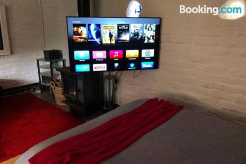 Corinella - Accommodation Burleigh 2