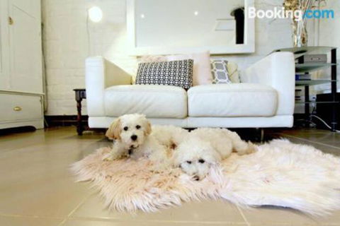 Corinella - Accommodation Burleigh 5