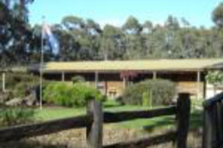 Muskerry ACT Accommodation Burleigh
