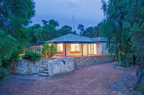 Yallingup Pet Friendly Bush Retreat - Accommodation Burleigh 4