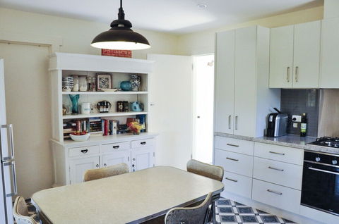 FALMOUTH Seadrift Cottage - Accommodation Burleigh 2