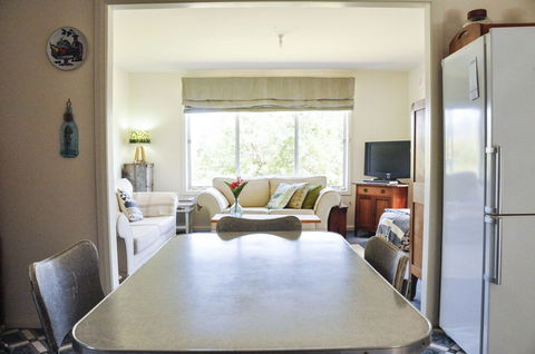 FALMOUTH Seadrift Cottage - Accommodation Burleigh 1