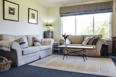 FALMOUTH Seadrift Cottage - Accommodation Burleigh 0