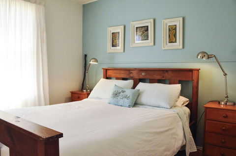 FALMOUTH Seadrift Cottage - Accommodation Burleigh 5