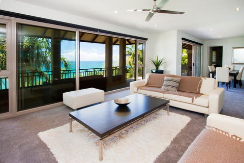 U 12 Santai - Accommodation Burleigh 0