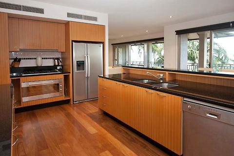 U 12 Santai - Accommodation Burleigh 1