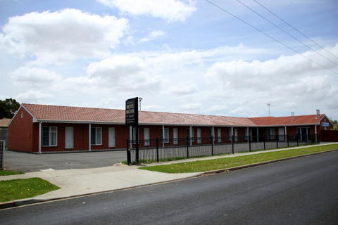 Allansford Hotel Motel - Accommodation Burleigh 2