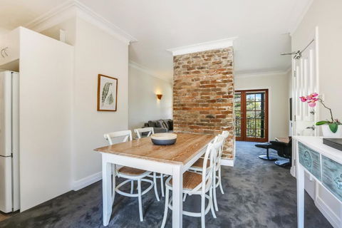 Bellevue Accommodation - Accommodation Burleigh 4