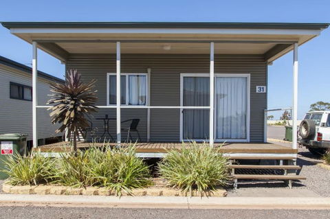 Sundowner Cabin And Tourist Park - Accommodation Burleigh 1