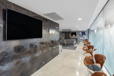 Meriton Suites Mascot Central - Accommodation Burleigh 5