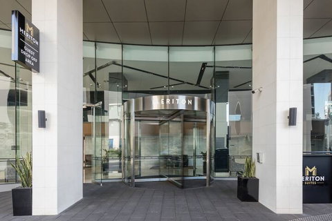 Meriton Suites Mascot Central - Accommodation Burleigh 1