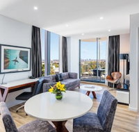 Meriton Suites Mascot Central - Accommodation Burleigh