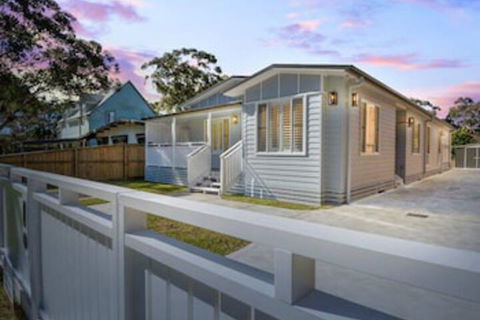 Margarets Hamptons Cottage - Accommodation Burleigh 0