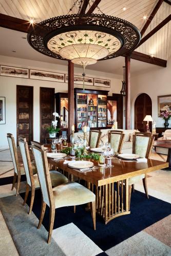 The Church House - Accommodation Burleigh 1
