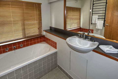 Delmonte - Accommodation Burleigh 2