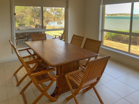 The Beach House - Accommodation Burleigh 4