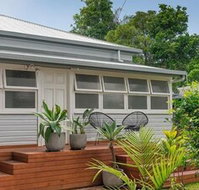 Lena's Beach House - Accommodation Burleigh