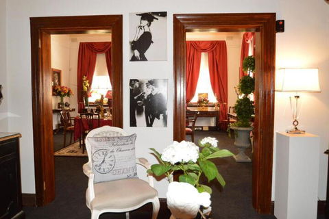 Montrose House - Accommodation Burleigh 2