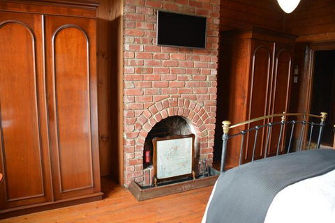 Portarlington Vicarage - Accommodation Burleigh 0