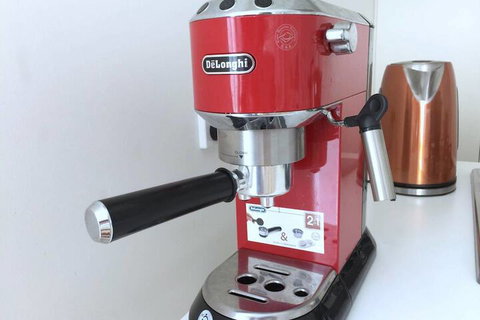 Brand New Stunning Home With Garden - Accommodation Burleigh 2