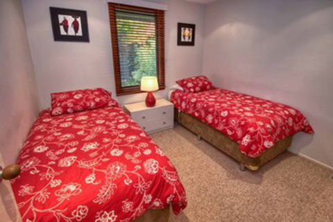 After Golf - Accommodation Burleigh 5