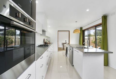 Fairhills - Beautifully Styled - Accommodation Burleigh 1