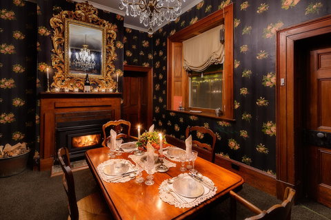 Rathmore - Accommodation Burleigh 6