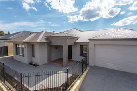 Beckenham House - Accommodation Burleigh 0