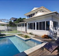 Away on Seaview Street - Accommodation Burleigh
