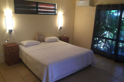 Hacienda Cooya Beach - Accommodation Burleigh 3