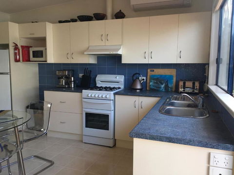 Rumah Pantai - Accommodation Burleigh 1