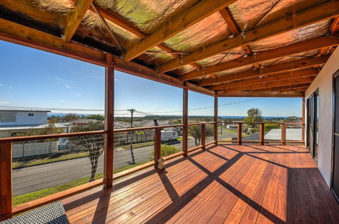 Bayviews - Accommodation Burleigh 1