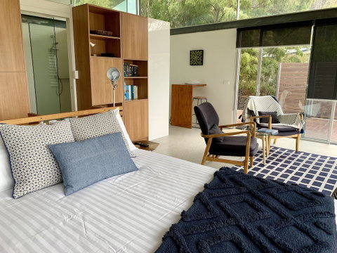 Eaglehawk Pavilions - Accommodation Burleigh 4