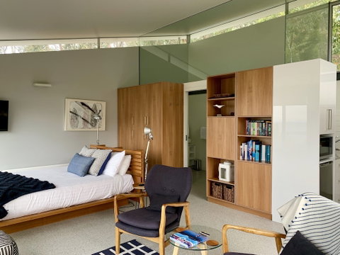 Eaglehawk Pavilions - Accommodation Burleigh 2