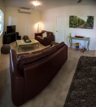 Farview Guest Accommodation - Accommodation Burleigh 1