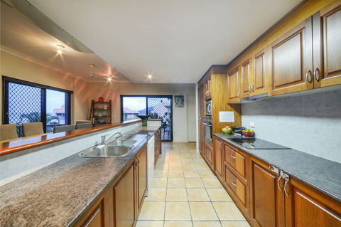 Airlie Harbour 3 Bedroom Apartment - Accommodation Burleigh 5