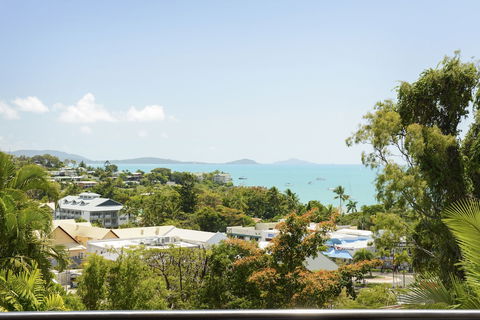 Airlie Harbour 3 Bedroom Apartment - Accommodation Burleigh 3