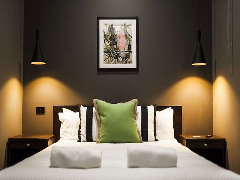 Criterion Hotel Sale - Accommodation Burleigh 2