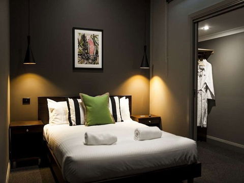 Criterion Hotel Sale - Accommodation Burleigh 4