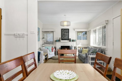 Bay Cottage - Accommodation Burleigh 3
