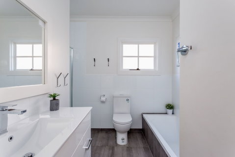 Bay Cottage - Accommodation Burleigh 4