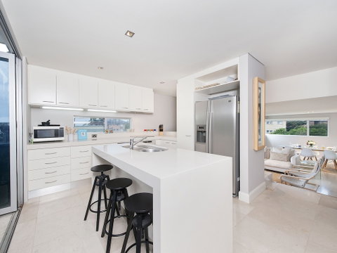 The Penthouse At Little Beach - Accommodation Burleigh 1