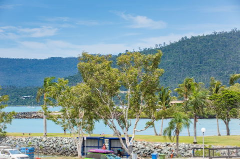 Montipora On The Waterfront - Accommodation Burleigh 0