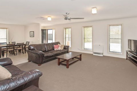 Ulmara 2 - Accommodation Burleigh 2