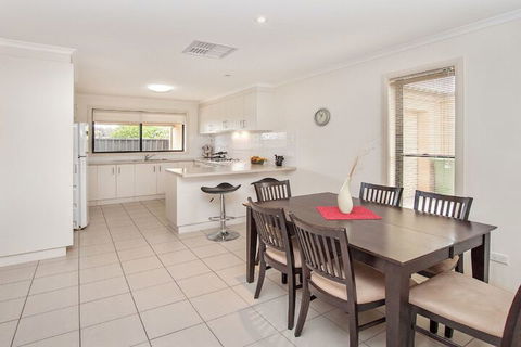 Ulmara 2 - Accommodation Burleigh 4