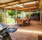 Sunbaker Beach House 4 Mins to Beach Pet Friendly with Fire Pit - Accommodation Burleigh