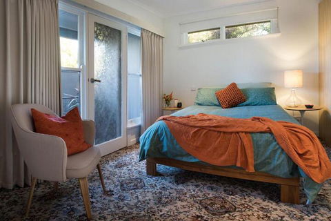 Main Retreat & Cottage - Accommodation Burleigh 6